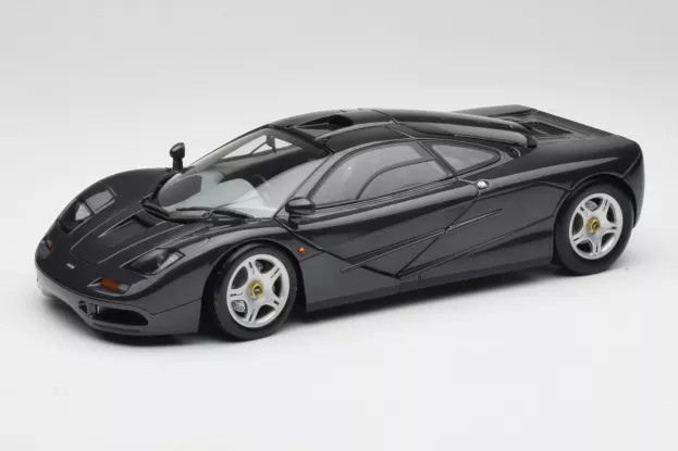 Minichamps Mclaren F 1 Road Car 1993 1:18 530133420